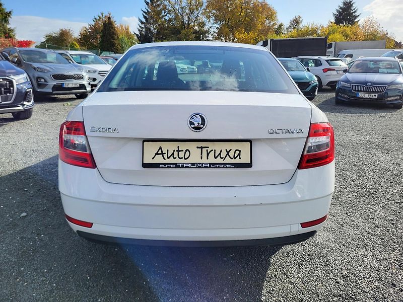 Škoda Octavia 2.0 TDi 110kW AMBITION - fotka 37 z 43