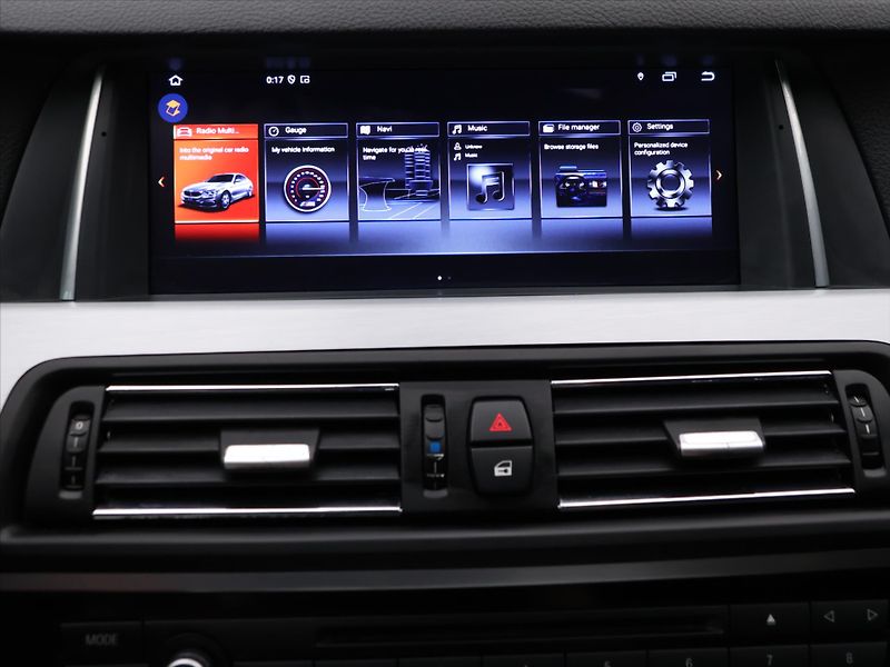 BMW Řada 5 3,0 530d x Drive Tažné Klima - fotka 25 z 38