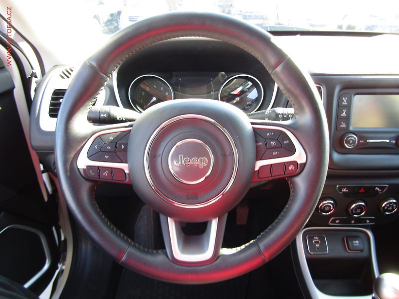 Jeep Compass (2018) 1.4T, ČR, Longitude - fotka 18 z 20