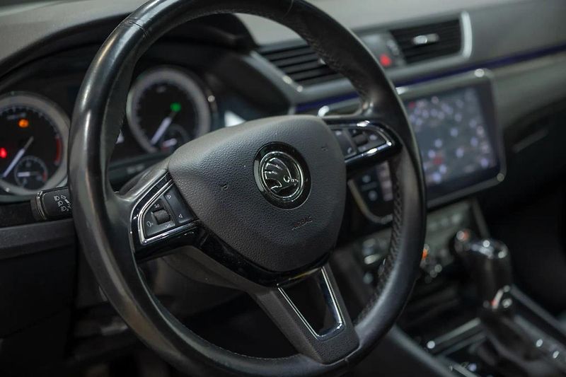 Škoda Superb 2.0 TDI 110 kW L&K - fotka 11 z 36