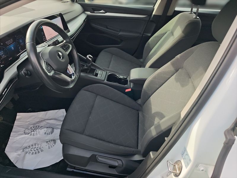 Volkswagen Golf 1,0 TSI Life - fotka 6 z 11