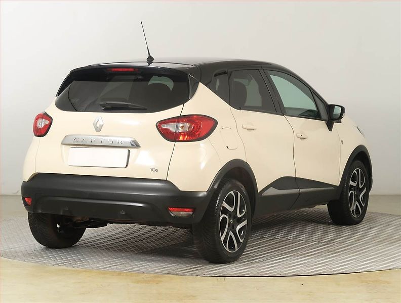 Renault Captur (2016) 1.2 TCe, Automat, Tempomat - fotka 5 z 22