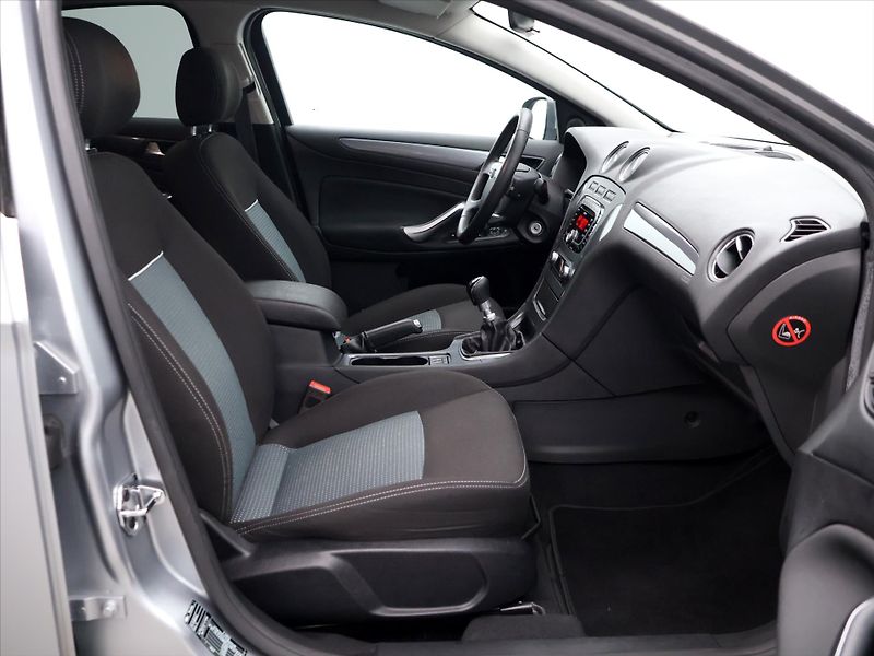 Ford Mondeo 1,6 EB 118kW 1. Maj CZ Tažné - fotka 10 z 33