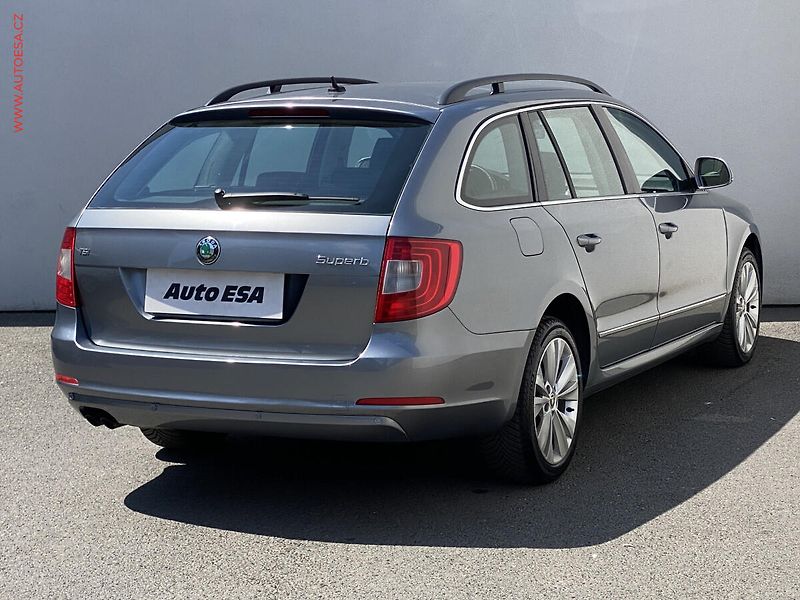 Škoda Superb (2010) 1.4 TSi, Comfort, autoAC - fotka 4 z 16