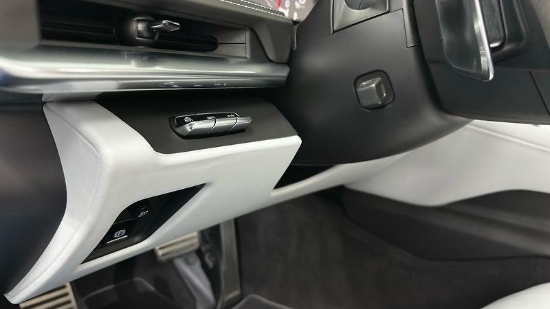 Chevrolet Corvette C8 / STINGRAY / ZÁRUKA / - fotka 43 z 61