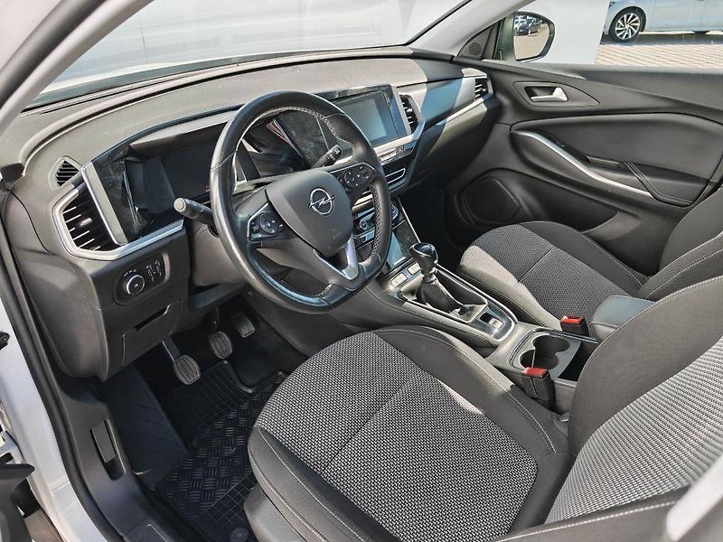 Opel Grandland MT6 1,2 TURBO - fotka 5 z 23