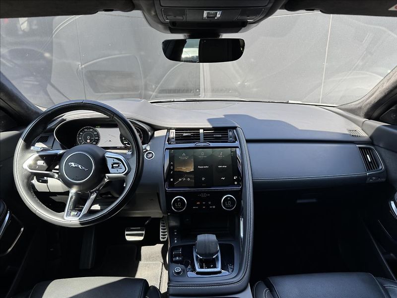 Jaguar E-Pace 1,5 P300e R-Dynamic SE AWD AT - fotka 15 z 34