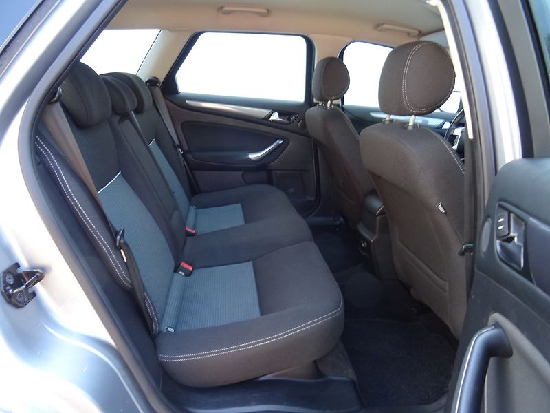Ford Mondeo (2012) 1.6TDCi,85kW,tažne,klima - fotka 17 z 20
