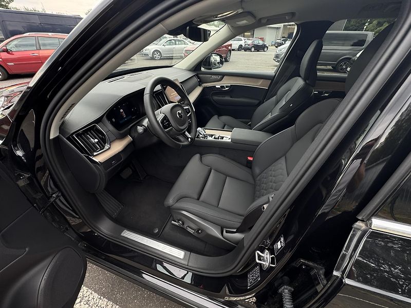 Volvo XC90 B5 AWD PLUS 360/ 7.m* / +kola  - fotka 10 z 49