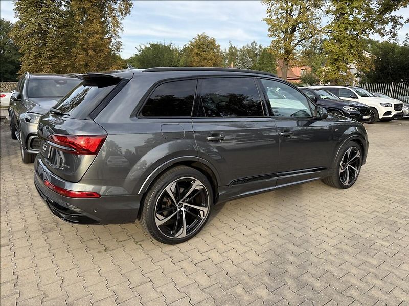 Audi Q7 50 TDI S-Line Quattro - fotka 19 z 37