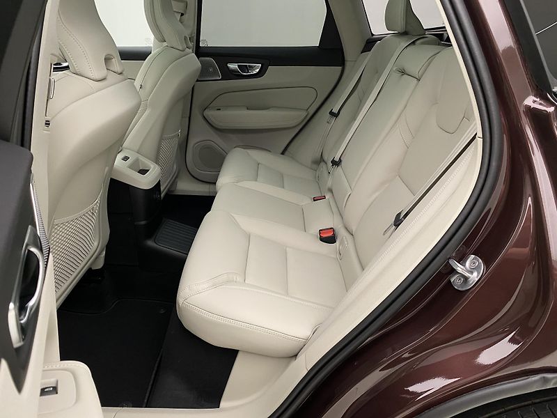 Volvo XC60 T8 AWD RECHARGE DARK ULTRA CZ - fotka 5 z 64