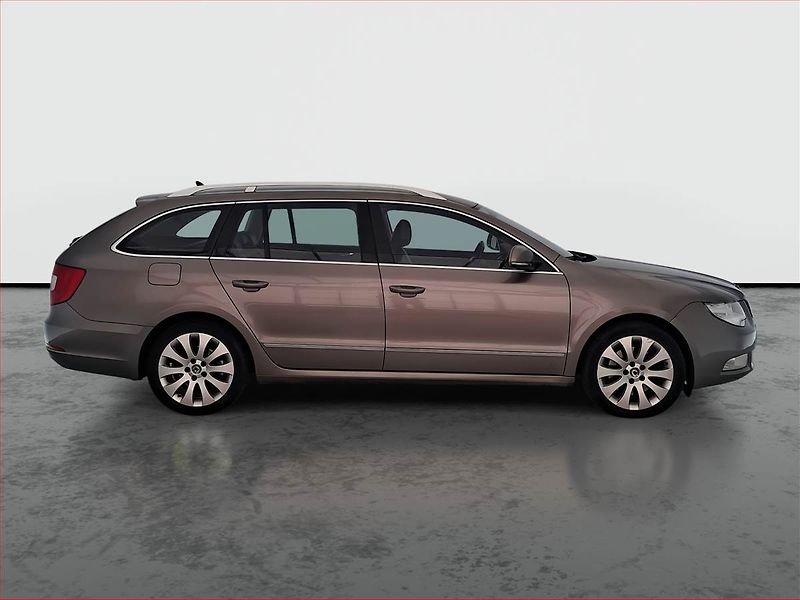 Škoda Superb (2010) 2.0 TDI, Navi, Tempomat - fotka 6 z 17