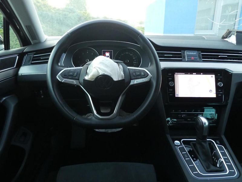 Volkswagen Passat 1,5 TSi 110kW automat navi  od - fotka 9 z 17
