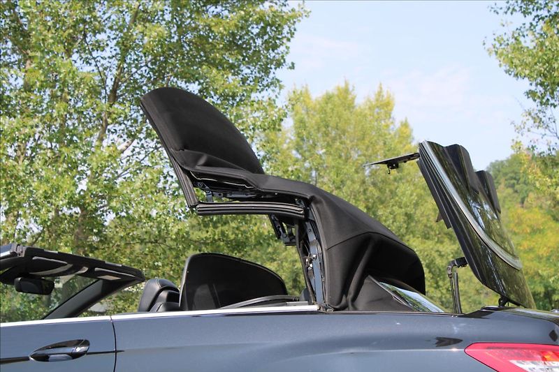 Mercedes-Benz Třídy E 200 CGI / 135 KW / CABRIO - fotka 28 z 32