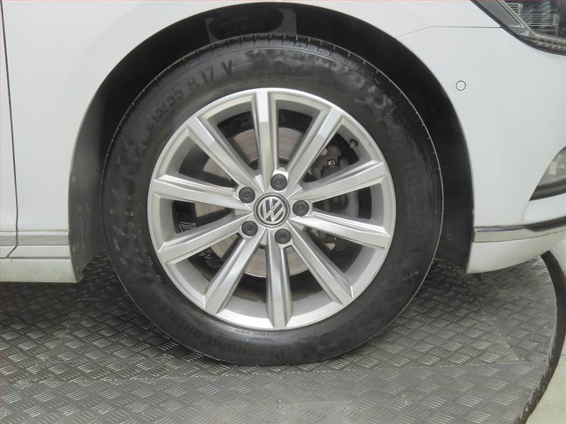 Volkswagen Passat (2017) 2.0 TDI, Automat, Navi - fotka 15 z 22