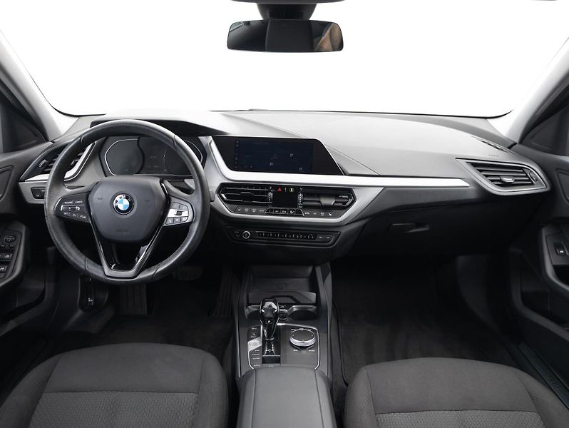BMW Řada 1 118i - fotka 13 z 21