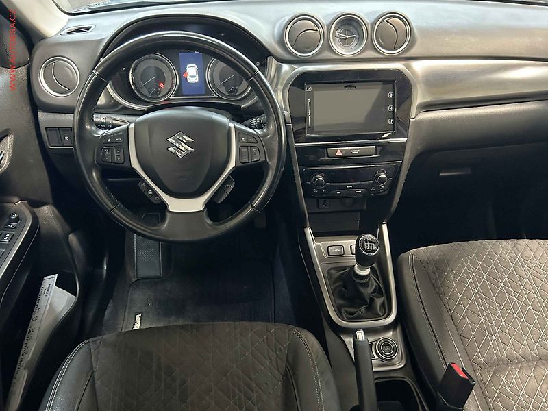 Suzuki Vitara (2021) 1.4 BJ, ČR, Elegance, panor - fotka 8 z 16