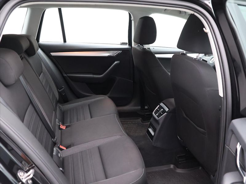 Škoda Octavia 1,5 TSI 110kW Ambition DSG CZ - fotka 12 z 28