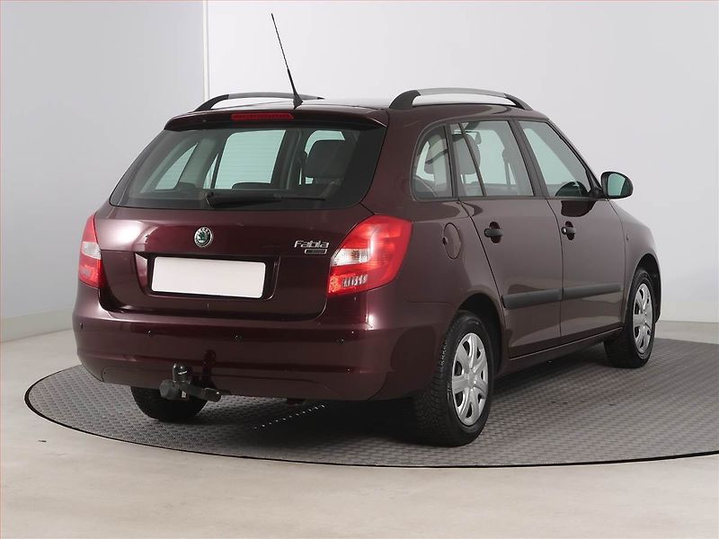 Škoda Fabia (2011) 1.2 TSI, Park. senzory - fotka 5 z 14