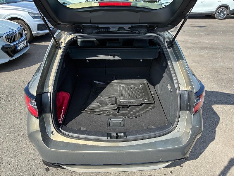 Toyota Corolla (2023) COMFORT 2.0 HYBRID 112kW CZ - fotka 6 z 11