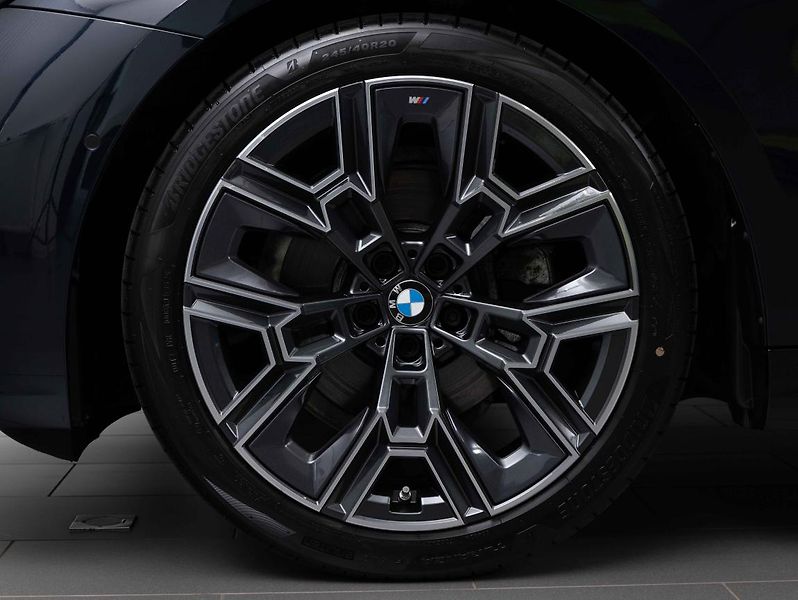 BMW Řada 5 520d xDrive - fotka 6 z 21