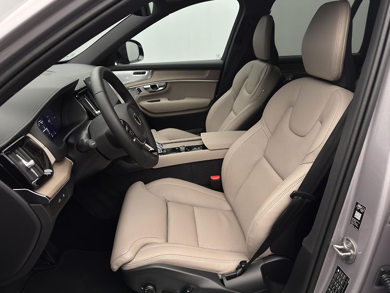 Volvo XC90 (2026) T8 AWD Plug-in DARK PLUS 7m - fotka 3 z 28