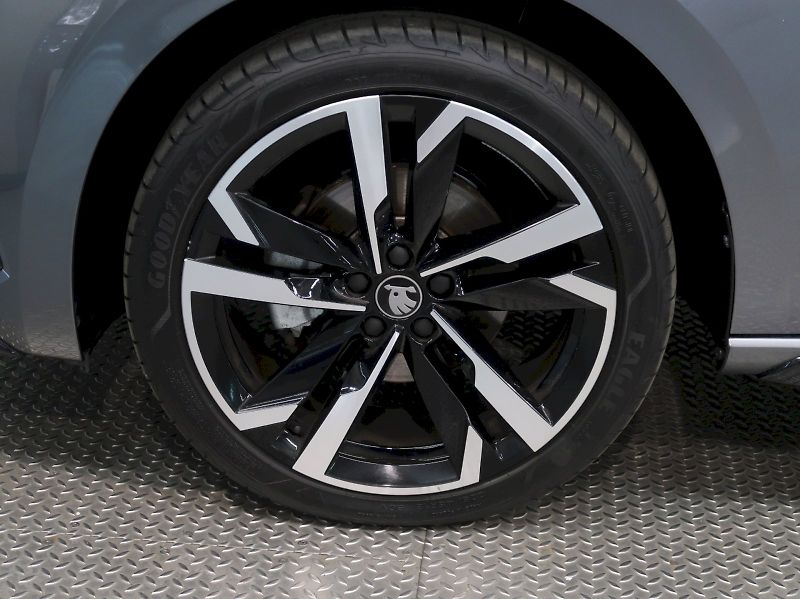 Škoda Scala (2025) MONTE CARLO 1.5TSI 110KW DSG Z - fotka 12 z 40