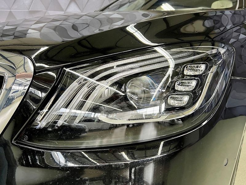 Mercedes-Benz Třídy S V8 4MATIC LONG, WEBASTO, PANO - fotka 8 z 28