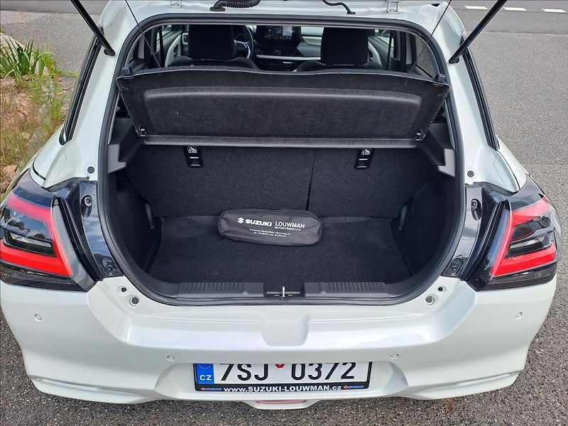 Suzuki Swift 1,2 PREMIUM HYBRID MY26 - fotka 18 z 20