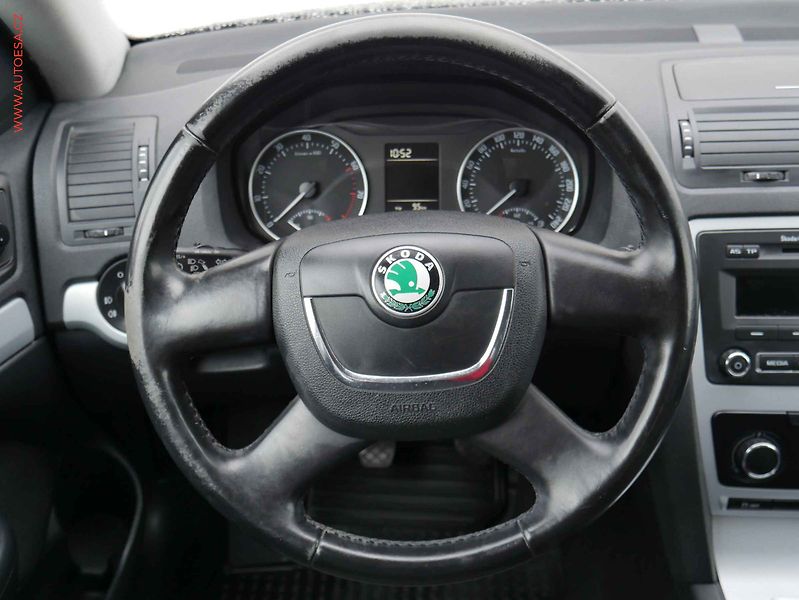Škoda Octavia (2011) 1.2 TSi, 2.maj,ČR, AC, temp - fotka 12 z 15