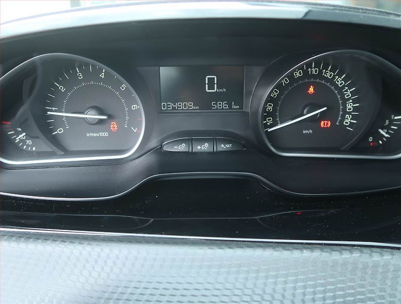 Peugeot 2008 (2019) Style 1.2 PureTech, Serv.kniha - fotka 11 z 14