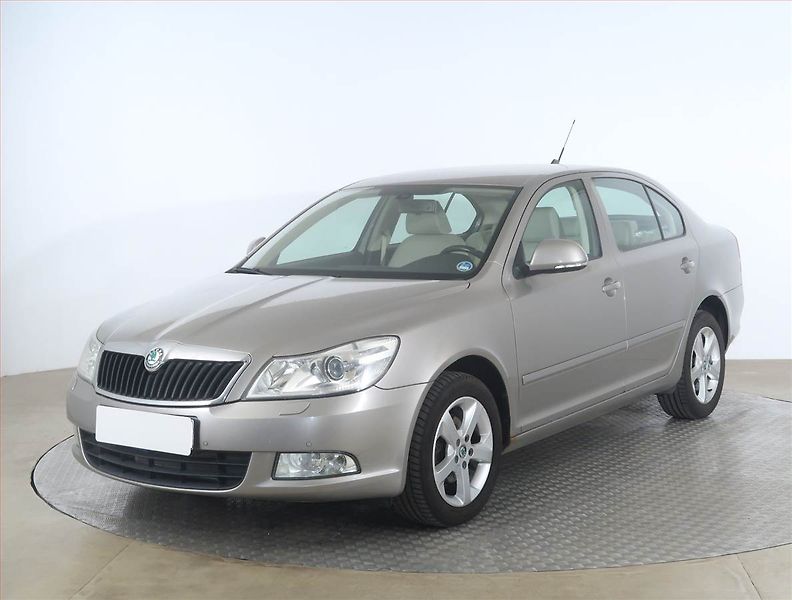 Škoda Octavia (2012) Ambition 2.0 TDI, Automat - fotka 2 z 17