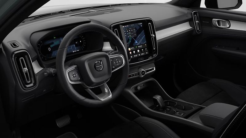 Volvo XC40 (2026) Plus Dark B4 145k, pano,360°ka - fotka 7 z 13