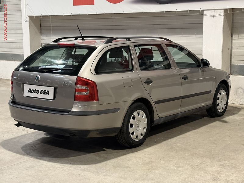 Škoda Octavia (2011) 1.6i, 2.maj,ČR, Tour, +kola - fotka 6 z 15