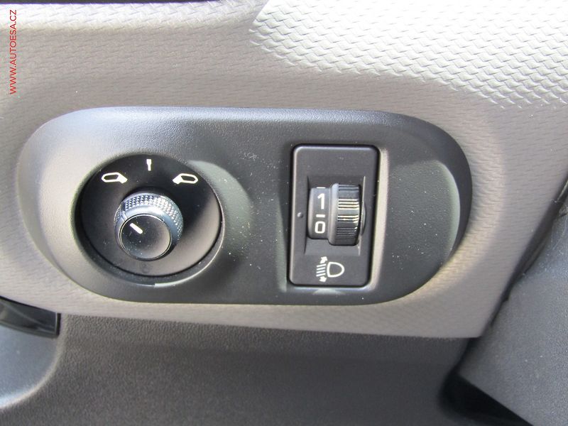 Citroën C4 Cactus (2018) 1.2 PT, ČR, servis.kniha - fotka 14 z 16