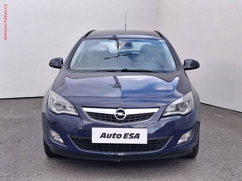 Opel Astra (2012) 1.4 T, 1.maj,ČR, servis - fotka 2 z 15