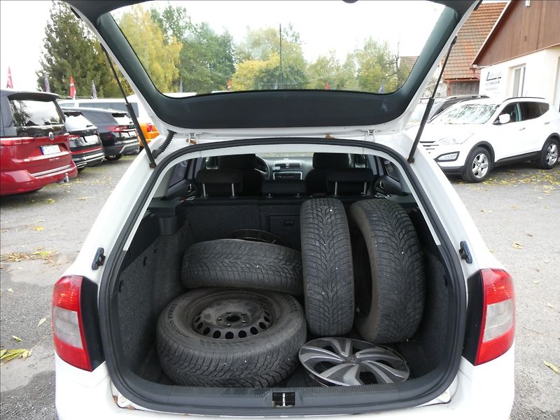 Škoda Octavia 1,6 TDi 77kW 2x kola, závěs - fotka 11 z 30
