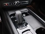 Volvo XC60 2.0 B4 145kW R-Design CZ Aut. - náhled 25