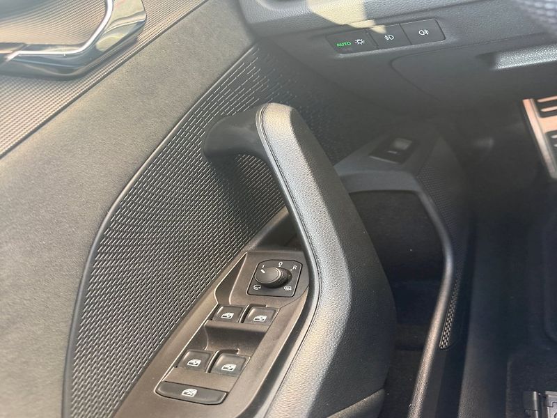 Škoda Octavia (2022) Combi RS 2,0 TSI 180 kW 7-stup - fotka 20 z 27