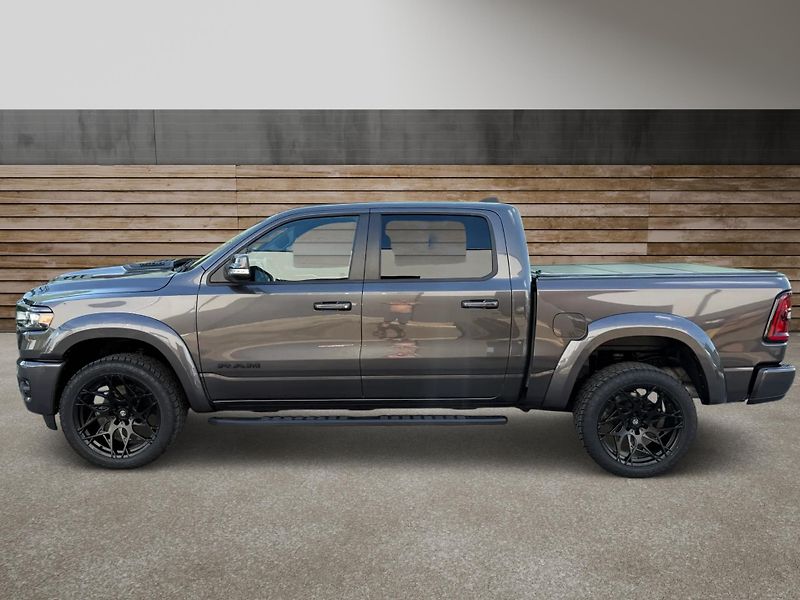 Dodge RAM (2020) +HEMI+OFFROAD PAKET+LOOK26+ - fotka 6 z 23