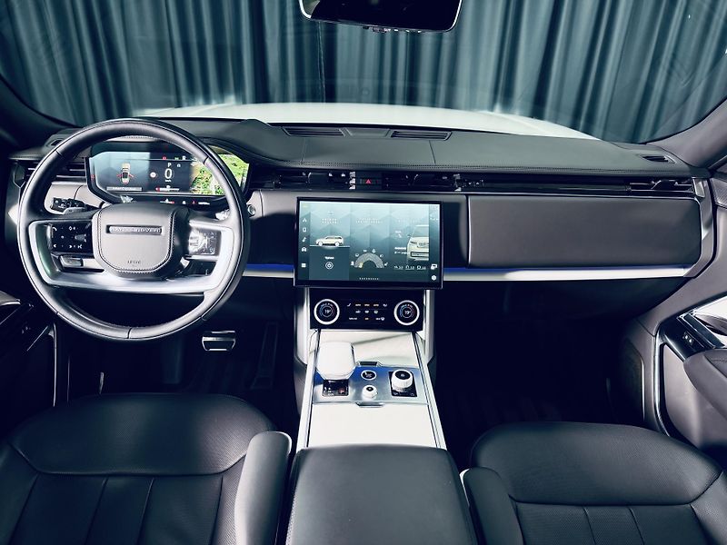 Land Rover Range Rover (2023) SV*P530*OSTUNI.PEARL*ZÁRUKA/28 - fotka 44 z 47