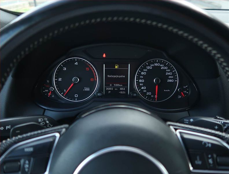 Audi Q5 (2016) S line 2.0 TDI, 4X4, Automat - fotka 11 z 19
