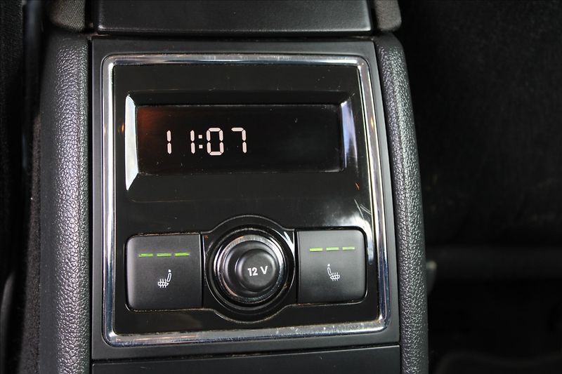 Škoda Superb 2,0 TDI  ČR,AUTOMAT,ELEGANCE - fotka 24 z 29