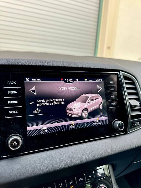 Škoda Karoq (2019) 1.6 TDI 2019 VELKY SERVIS - fotka 31 z 37