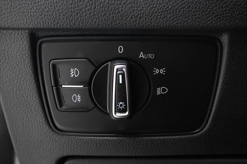 Volkswagen Passat 2,0 TDI 110 KW DSG Business Zá - fotka 27 z 32