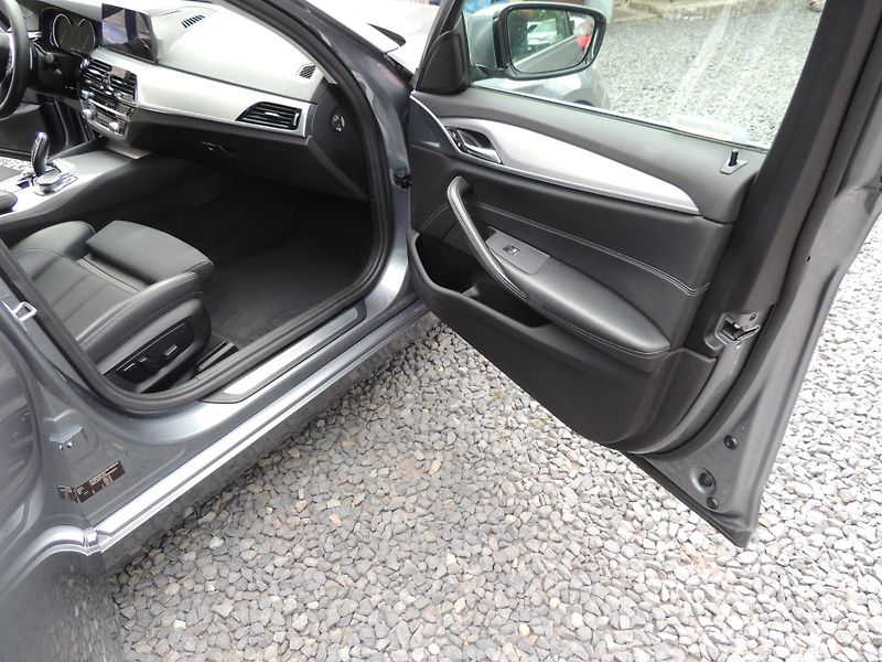 BMW Řada 5 (2017) 520D,Sportline.1.maj,Koup.ČR, - fotka 27 z 44