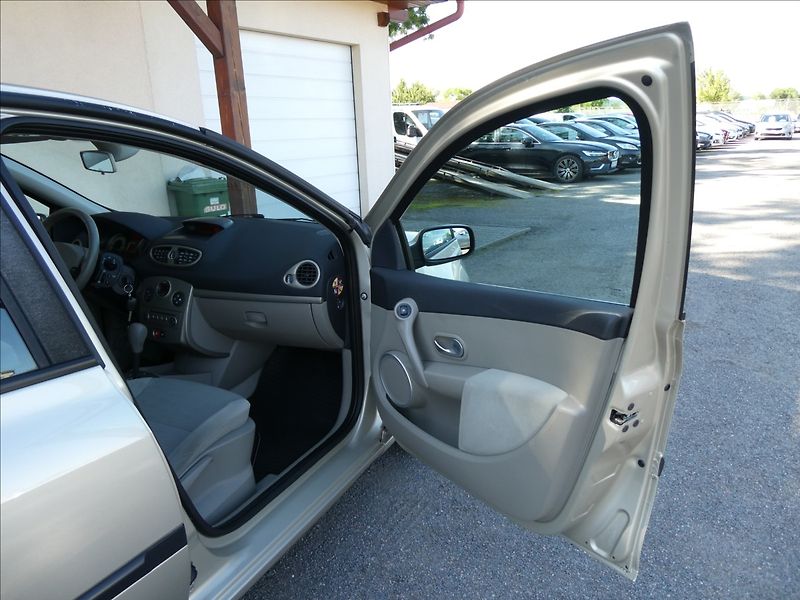 Renault Clio 1,6 i16V automat,serviska,závě - fotka 24 z 47