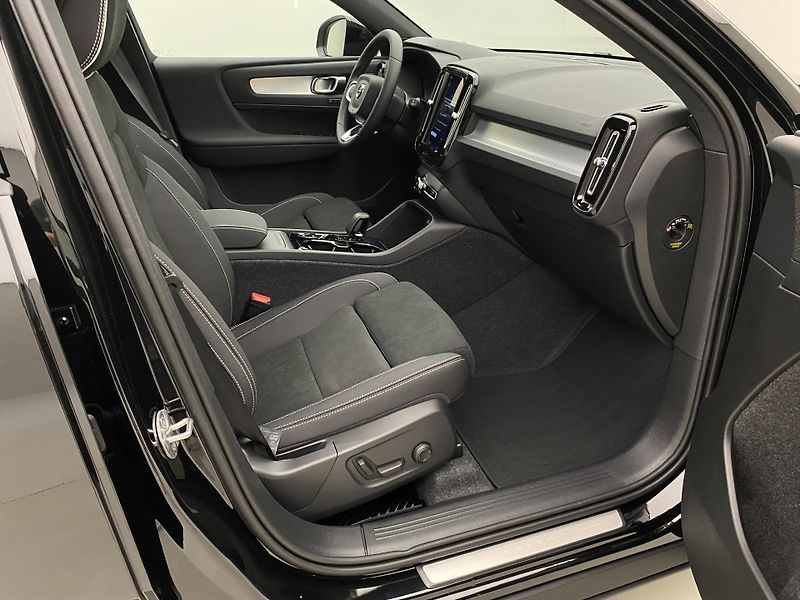 Volvo XC40 (2026) B3 AUT DARK ULTRA  - fotka 40 z 64