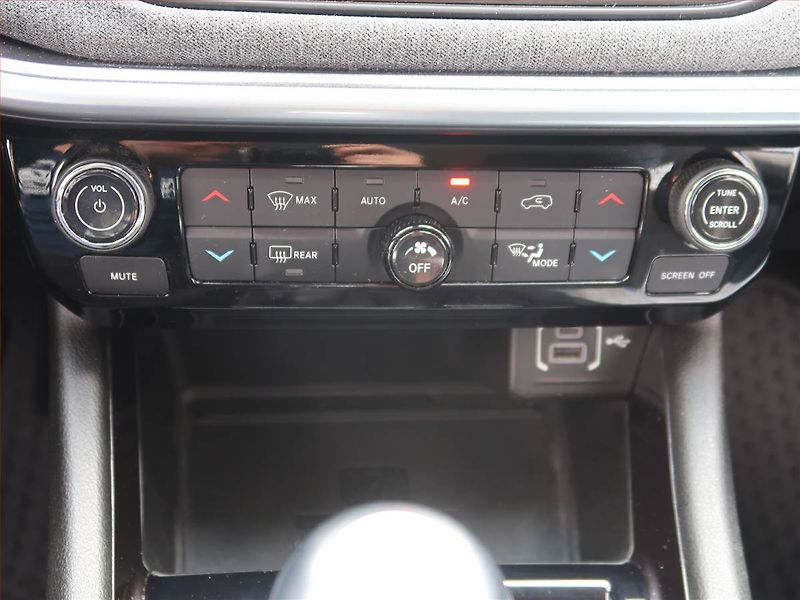 Jeep Compass (2022) 1.3 T-GDI, Serv.kniha - fotka 16 z 18