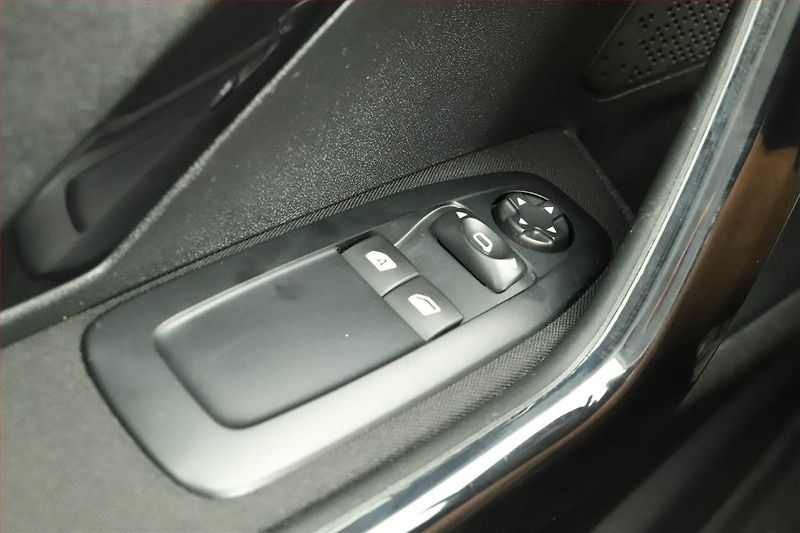 Peugeot 208 (2014) 1.2 PureTech, Tempomat - fotka 10 z 12